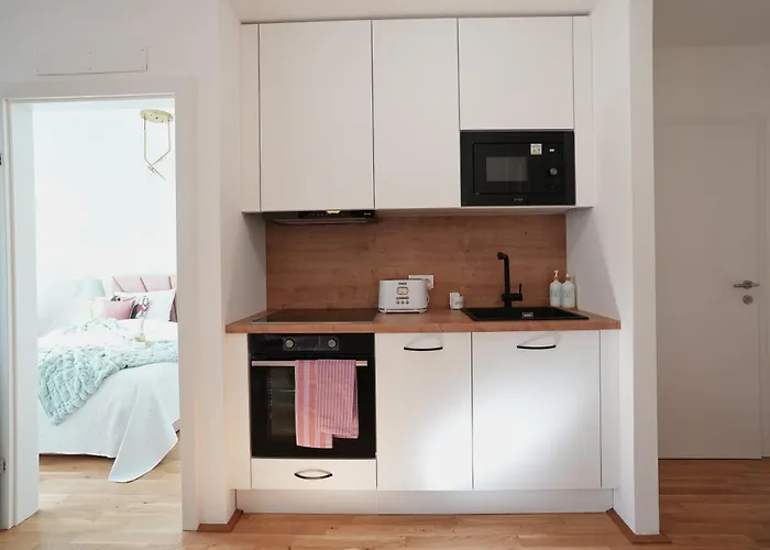 "carl's Design Residences" - Your Family-friendly, Urban & Stylish Oasis In L Free Parking & Great Access *