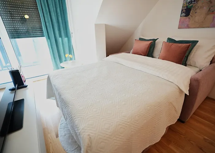 "carl's Design Residences" - Your Family-friendly, Urban & Stylish Oasis In L Free Parking & Great Access