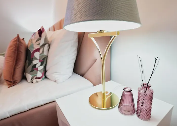 "carl's Design Residences" - Your Family-friendly, Urban & Stylish Oasis In L Free Parking & Great Access *