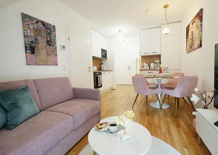 Apartamento "carl's Design Residences" - Your Family-friendly, Urban & Stylish Oasis In L Free Parking & Great Access *