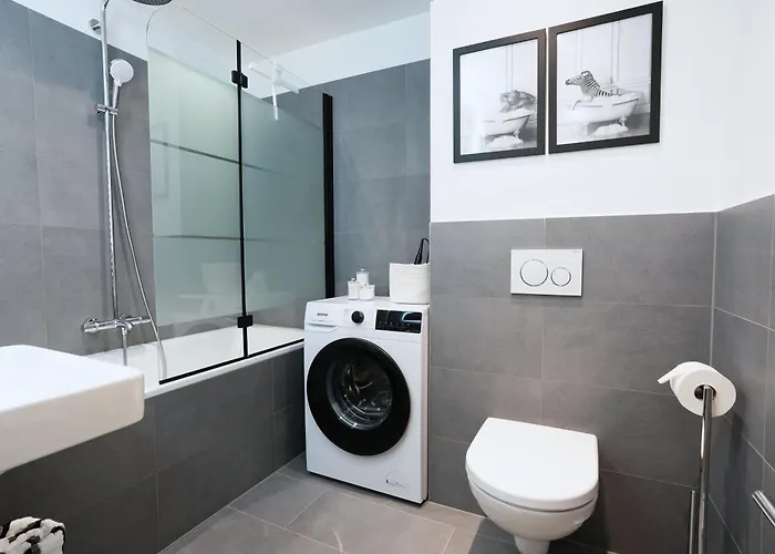 "carl's Design Residences" - Your Family-friendly, Urban & Stylish Oasis In L Free Parking & Great Access Apartamento