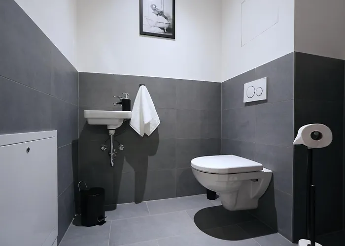 "carl's Design Residences" - Your Family-friendly, Urban & Stylish Oasis In L Free Parking & Great Access