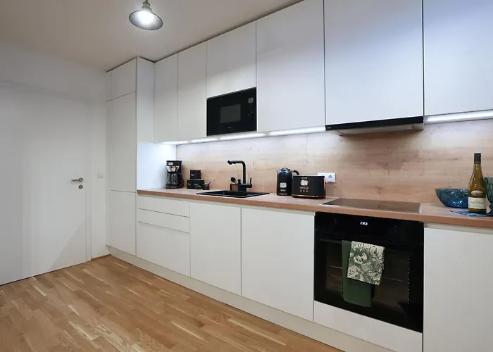 Apartamento "carl's Design Residences" - Your Family-friendly, Urban & Stylish Oasis In L Free Parking & Great Access *