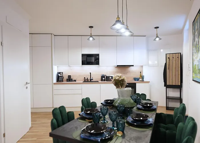 "carl's Design Residences" - Your Family-friendly, Urban & Stylish Oasis In L Free Parking & Great Access شقة