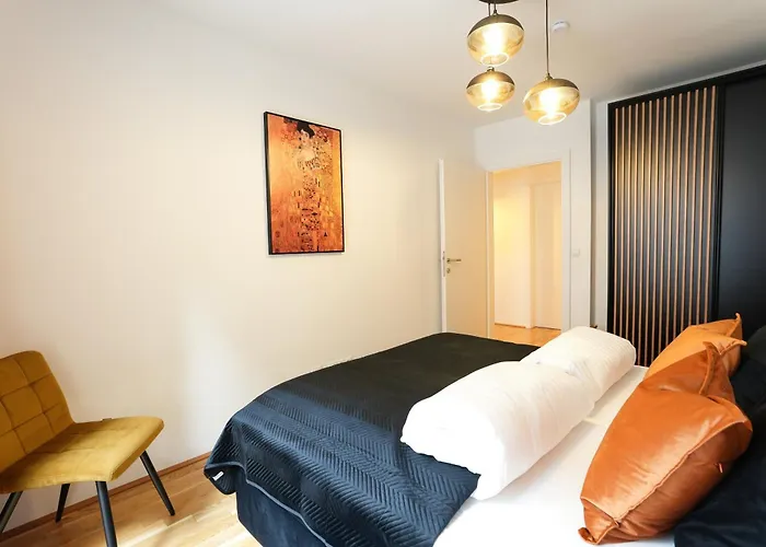 Apartamento "carl's Design Residences" - Your Family-friendly, Urban & Stylish Oasis In L Free Parking & Great Access *