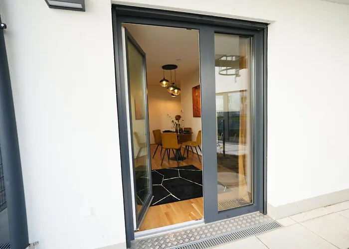 "carl's Design Residences" - Your Family-friendly, Urban & Stylish Oasis In L Free Parking & Great Access *